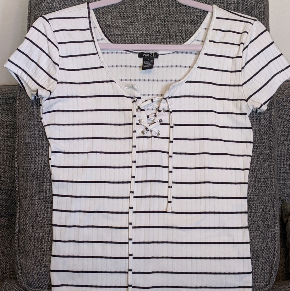Scoopneck lace up women's tee